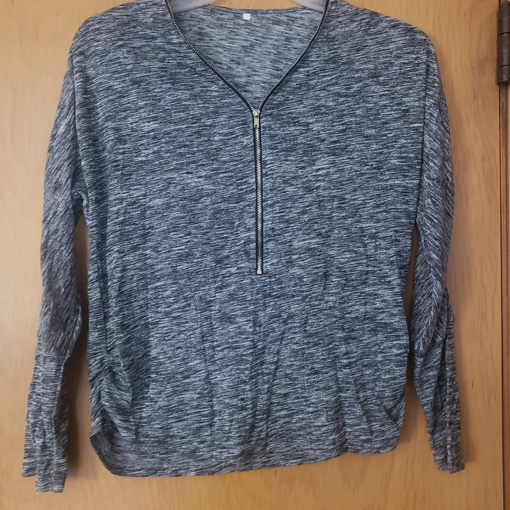 Long sleeve shirt with zipper